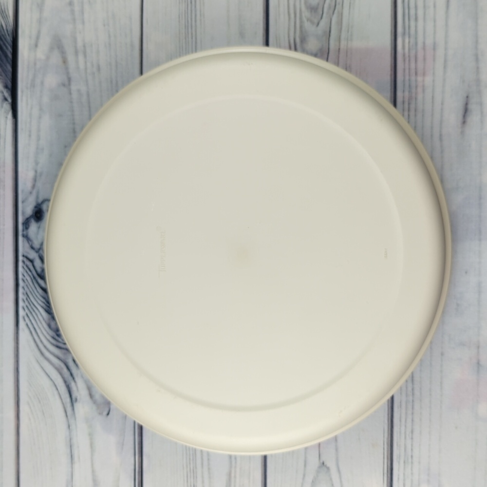 Tupperware Serving Center